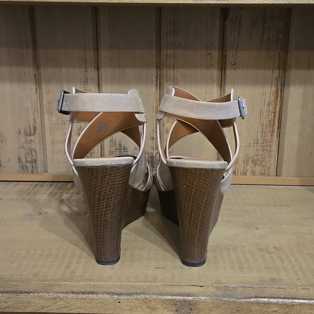 Indigo Rd Tan Wedge Sandals Size 6.5